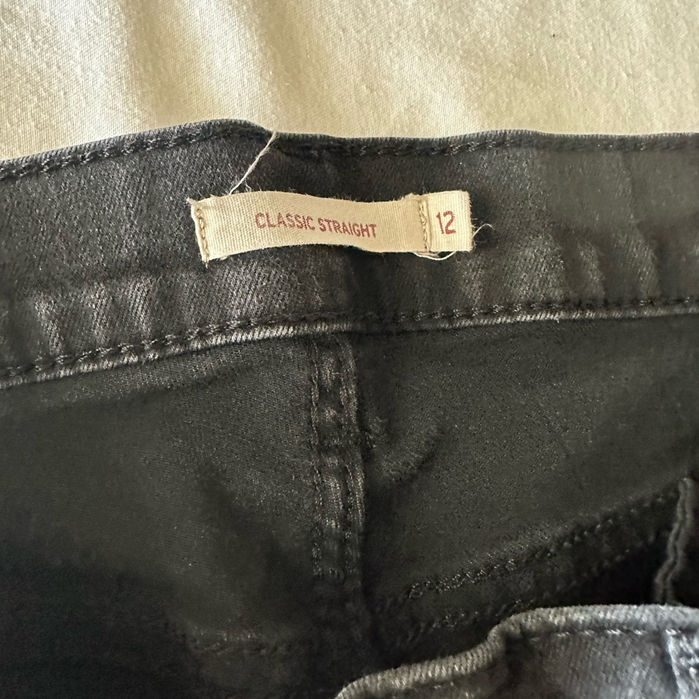 Women's Black Levi’s Jeans - Picture 2 of 3